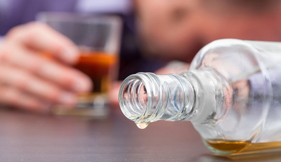Перша допомога при отруєнні алкоголем чи наркотиками: як можна швидко допомогти 