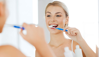Як можна відбілити зуби в домашніх умовах і чи варто це робити?