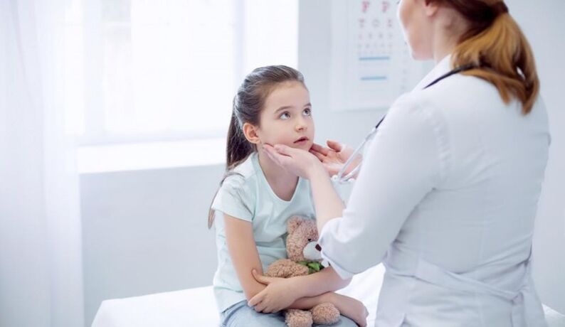 Тонзиліт у дитини: чи варто видаляти мигдалики?