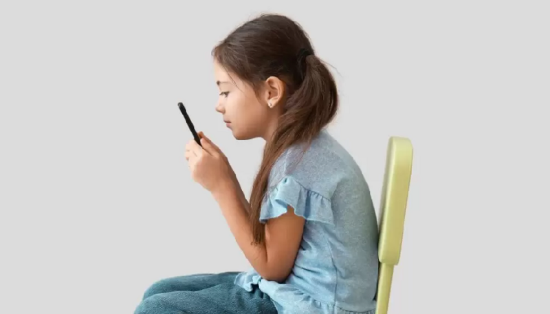 Як виявити порушення постави у дитини?